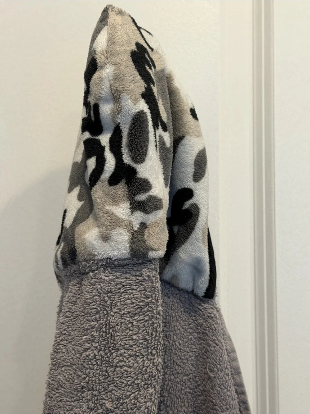 Gray & Camo Hooded Plush Children’s Bath Towel
